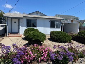 Building Photo - Charming duplex in Morro Bay