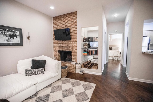 Building Photo - 816 N Dearborn St