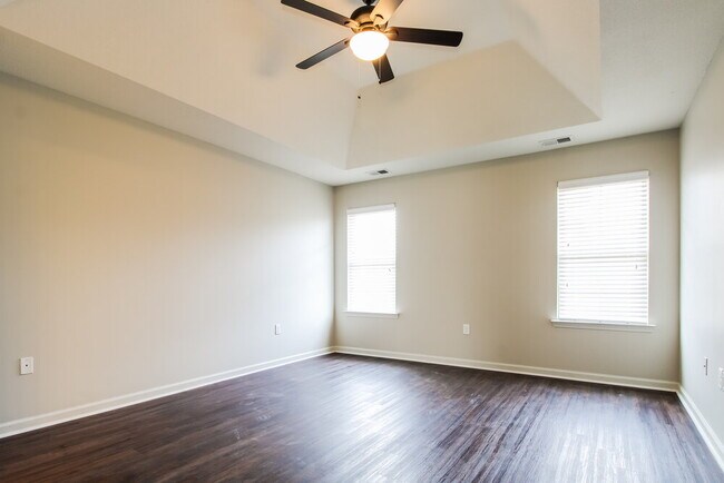 Building Photo - 7459 Aylesbury Ln