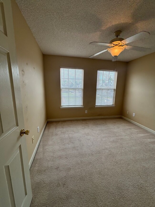 Building Photo - **MANAGERS SPECIAL 250 OFF FIRST MONTH REN...