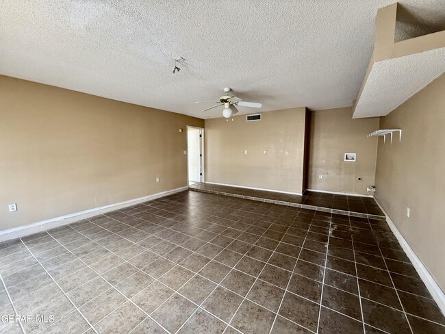 Building Photo - 3401 Tierra Zafiro Dr