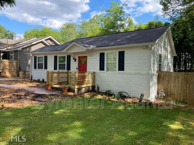 Building Photo - 1127 Dobbs Dr SE
