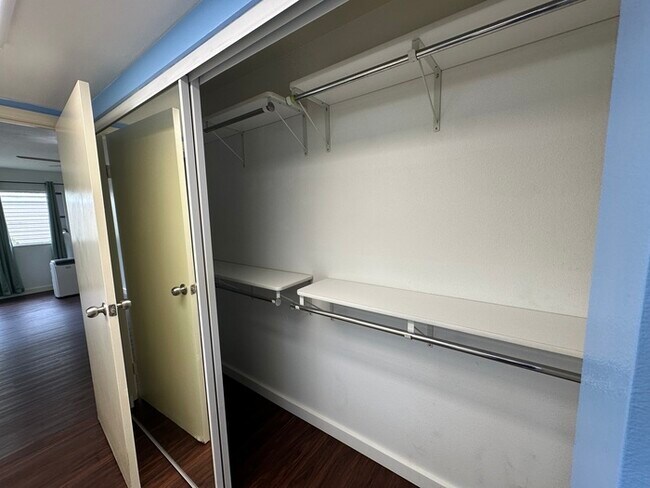 Building Photo - Bright & Breezy 2 bedroom Home in Evergree...