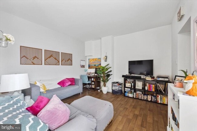 Building Photo - 301 N Darlington St