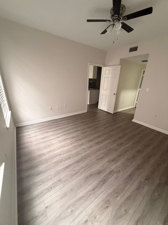 Building Photo - Newly Renovated Downtown 2 BDRM Condo