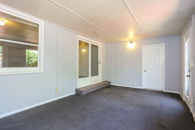 Building Photo - 824 Kimball Rd