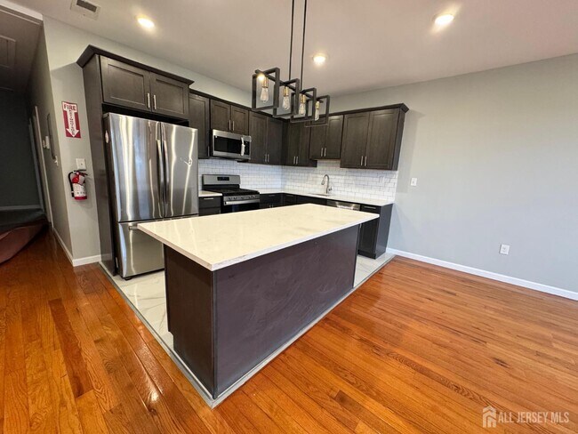 Building Photo - 61 N Grove St