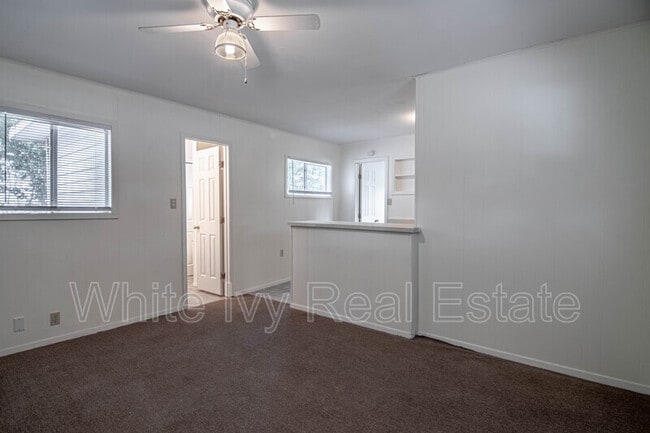 Building Photo - 137 Lee Ln