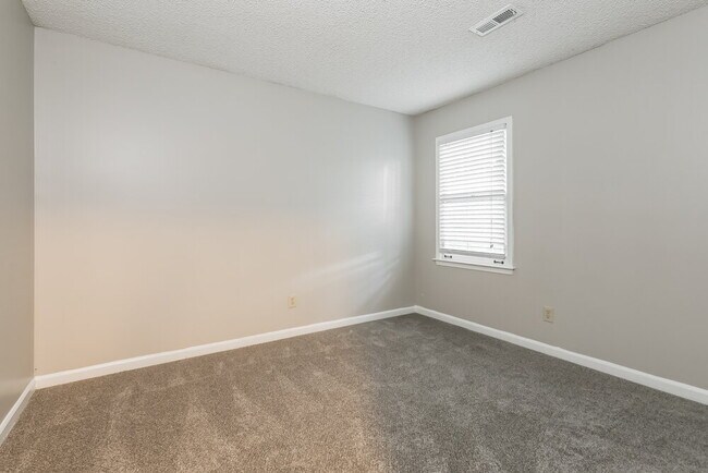 Building Photo - 337 Summer Pl