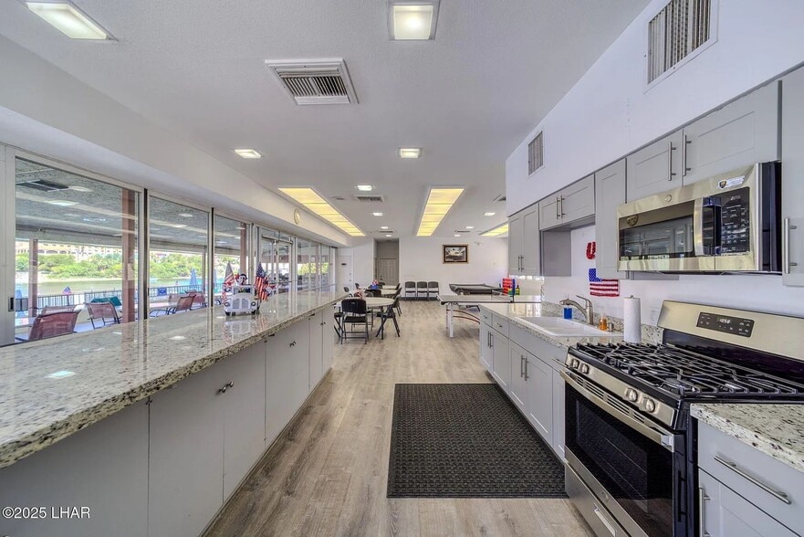 Building Photo - 441 Moser Ave