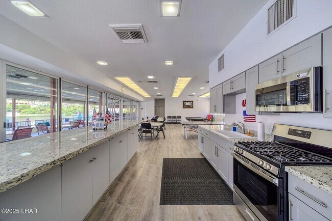 Building Photo - Dream Riverfront 2BR Condo in Bullhead City