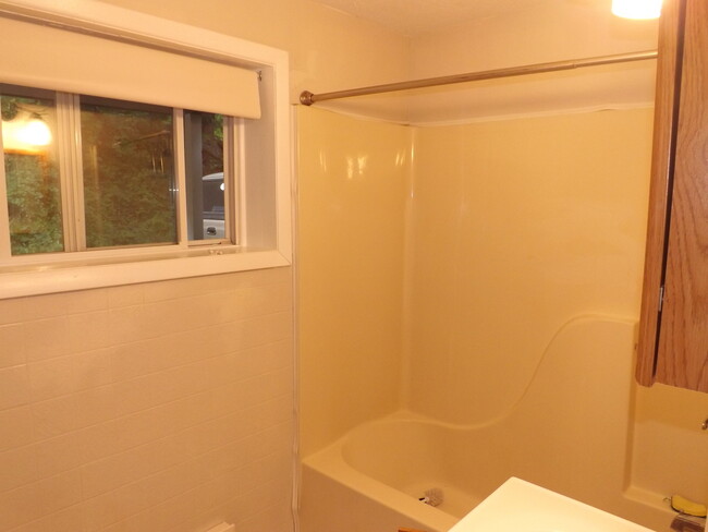 Building Photo - Cute 2BD/1BA House in Cullowhee available ...