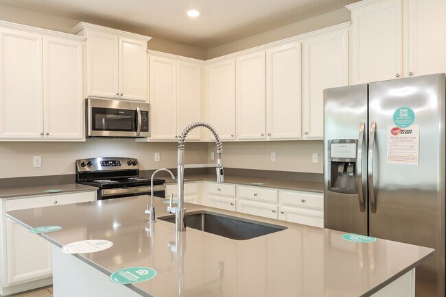 Building Photo - 10392 Pavnes Creek Dr