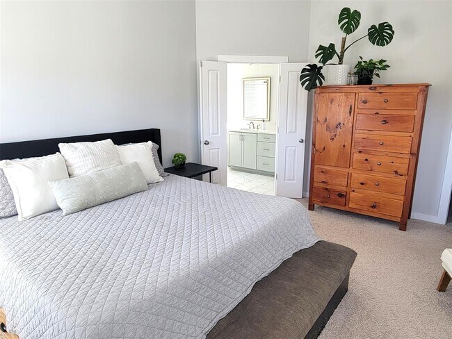 Building Photo - 821 Hedgefield Way