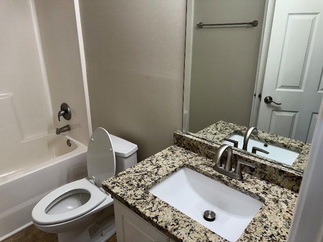 Building Photo - 1633 Summerwoods Cir