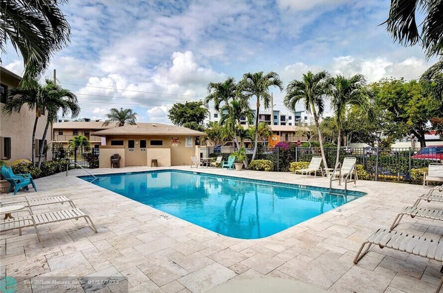Community pool - 2918 NE 8th Ter