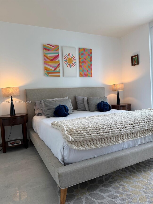 Building Photo - 1300 Brickell Bay Dr