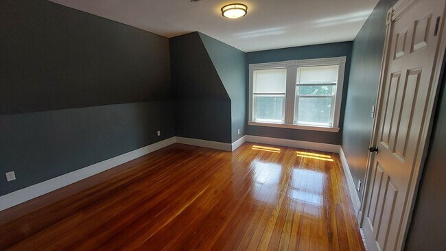 Building Photo - 31 Bullard St