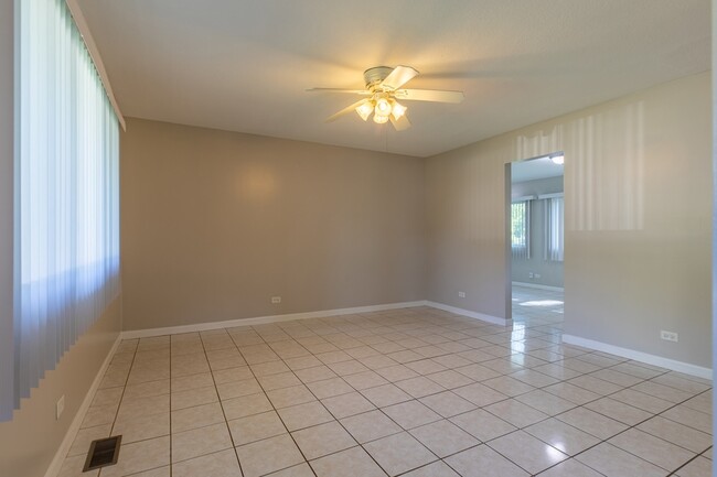 Building Photo - 6847 Hawthorne Ln