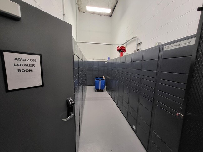 Building Photo - 235 W Van Buren St