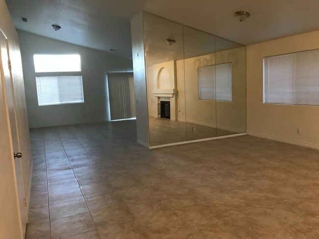 Building Photo - SUNRISE MOUNTAIN: This Ranch Style (Single Story) 3bed/2ba - 89156