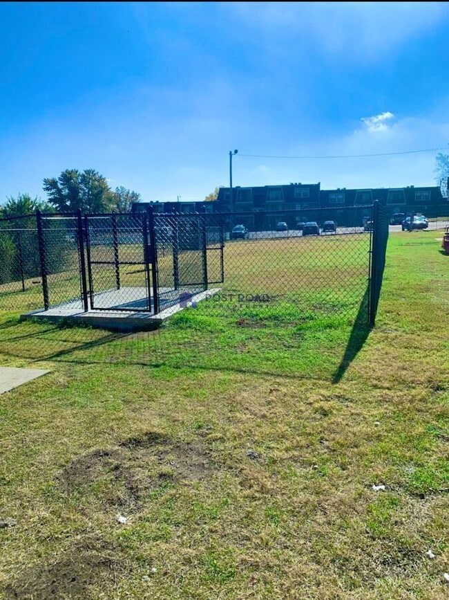 Building Photo - 2948 S Osage Ave