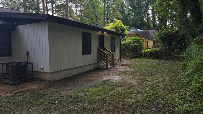 Building Photo - 2084 Snow Rd SW