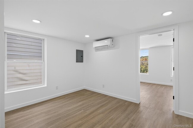 Building Photo - 165 W Main St