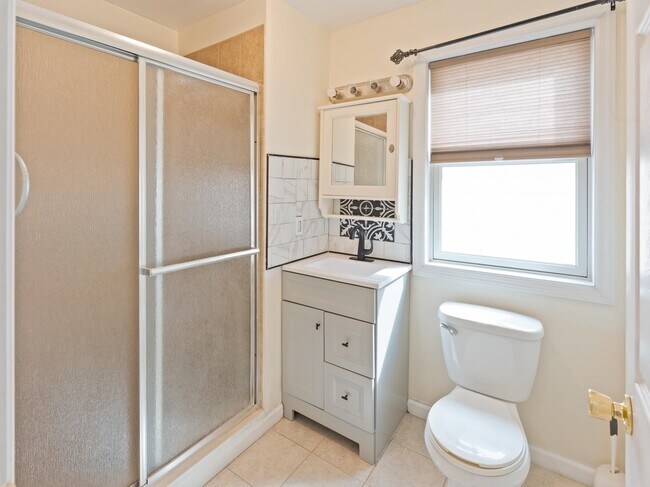 Building Photo - 260 Custer Ave