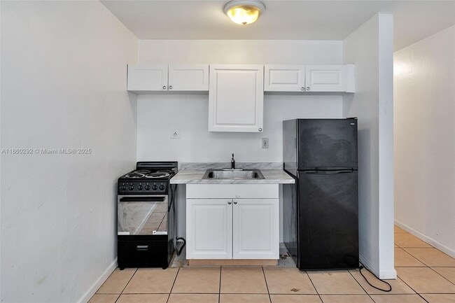 Building Photo - 318 Majorca Ave