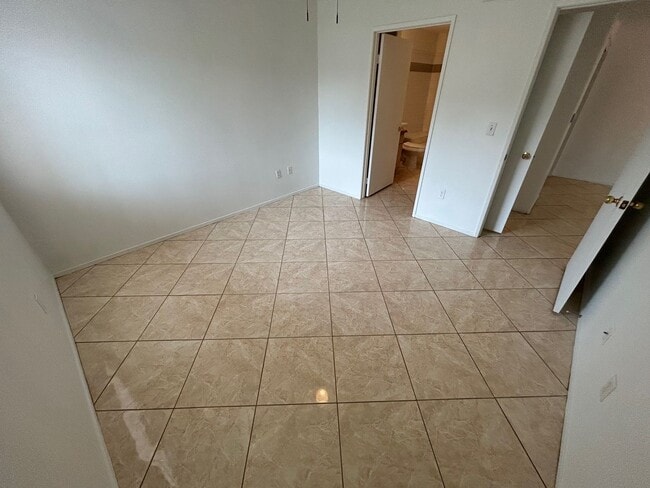 Building Photo - BRIGHT 1 BD & 1 FB CONDO IN SOUTHWEST LAS VEGAS