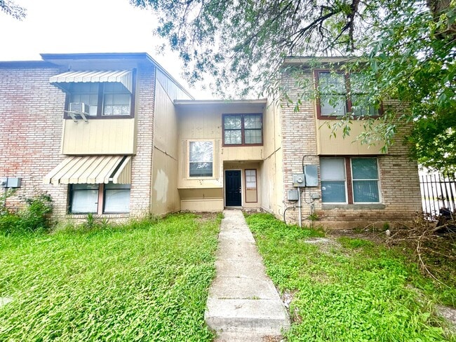 Building Photo - 6815 Stockport Dr