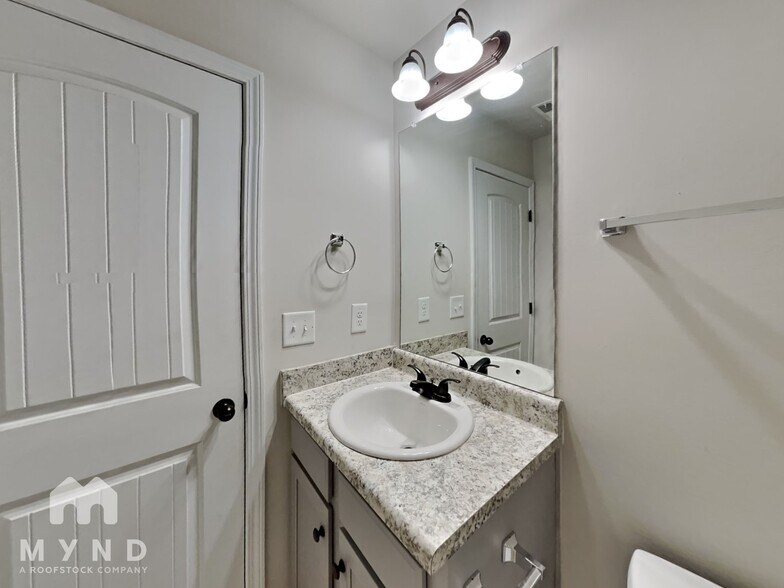 Building Photo - 6063 Oak Bend Ct