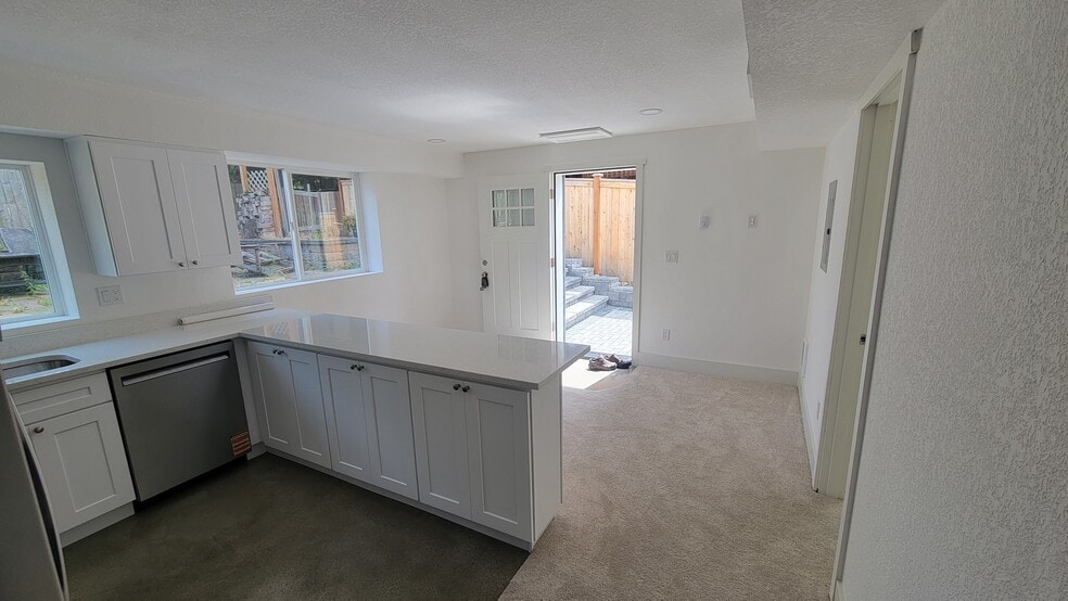 Building Photo - 1423 85th Dr NE