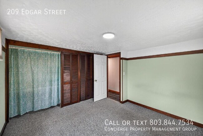 Building Photo - 209 Edgar St