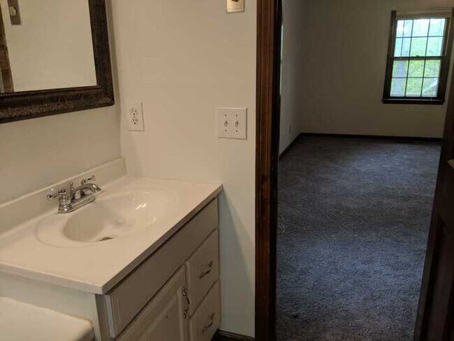 Building Photo - 144 Fern Forest Dr