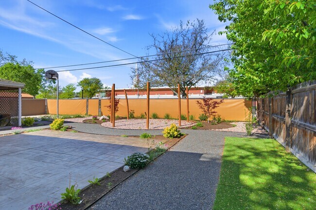 Building Photo - 1153 Buccaneer Dr