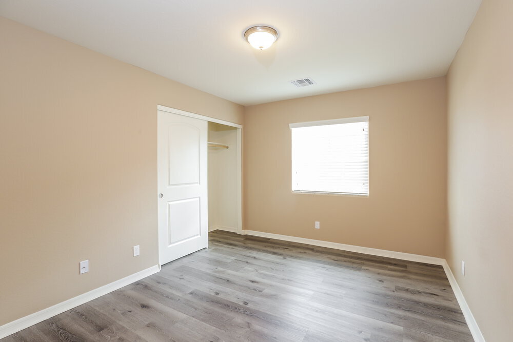 Building Photo - 5809 S 27th Ln