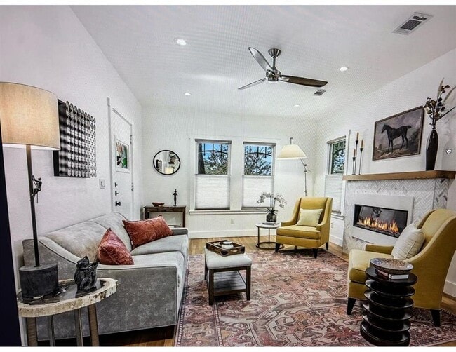 Building Photo - 106 E 35th St