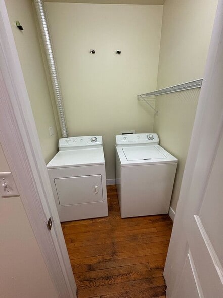 Building Photo - 525 E Grace St