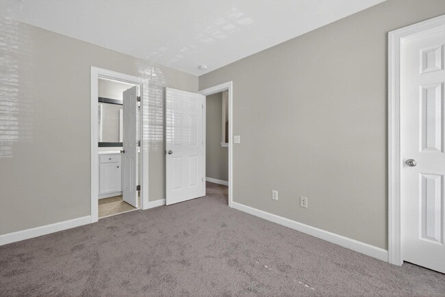 Building Photo - 770 Parkside Townes Ct