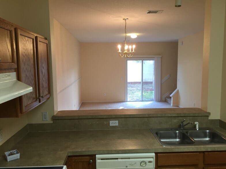 Building Photo - 7759 Playschool Ln