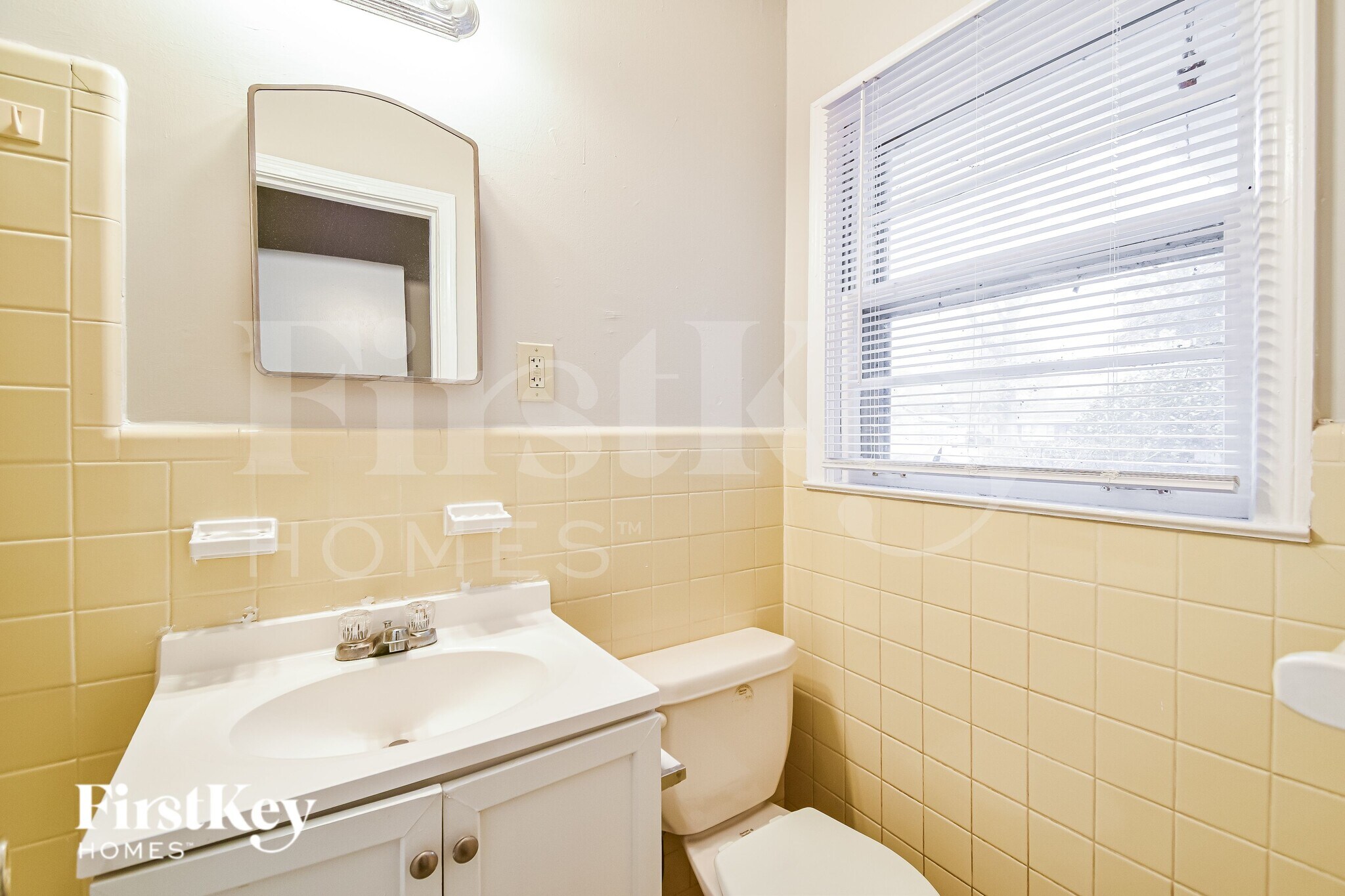 Building Photo - 1083 Richland Dr