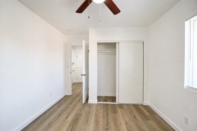 Building Photo - 1405 N Riverside Ave