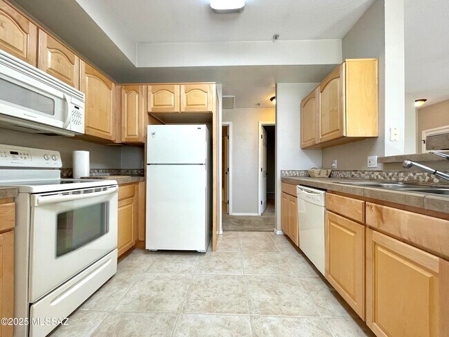 Building Photo - 1500 E Pusch Wilderness Dr