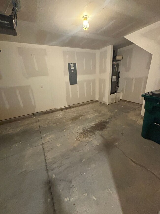 Building Photo - 1210 N Norwhich Ln
