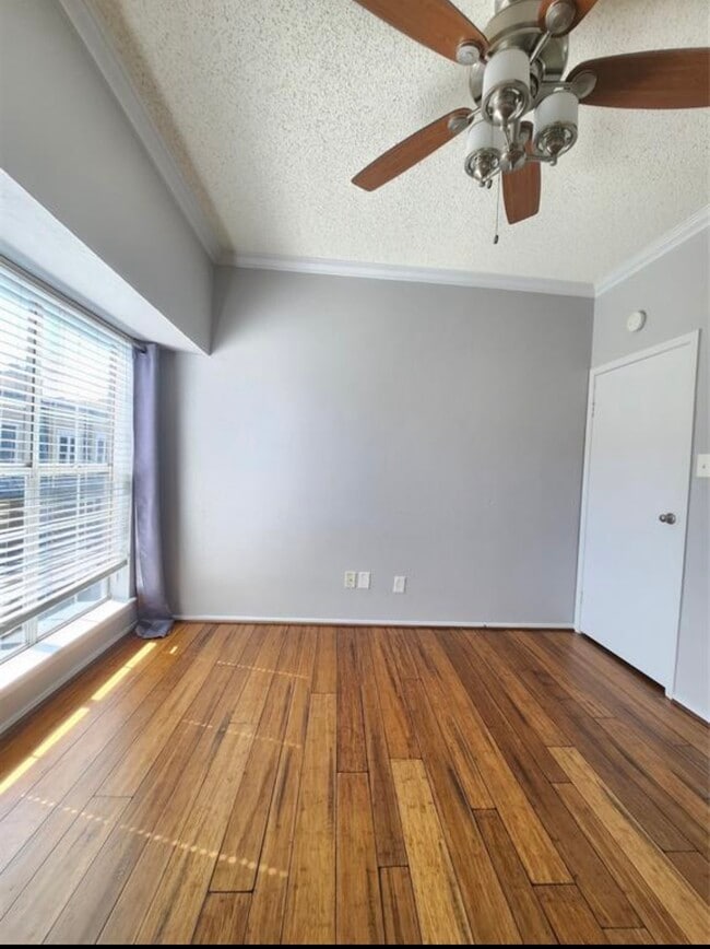 Building Photo - 921 Marine Dr