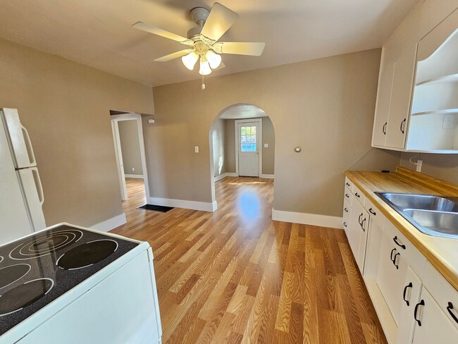 Building Photo - 2 Bed 1 Bath Single Family Home in Wisconsin Rapids