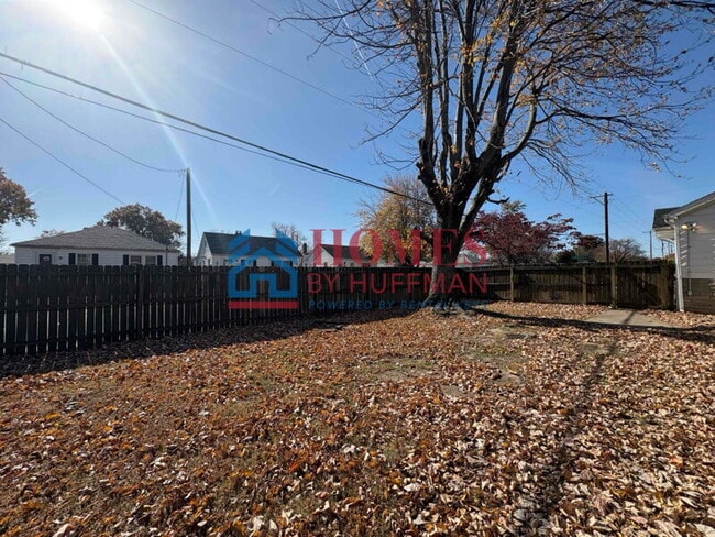 Building Photo - Three Bedroom House | Fenced Yard | Norths...