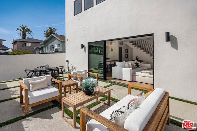 Building Photo - 1247 1/2 W Bellevue Ave